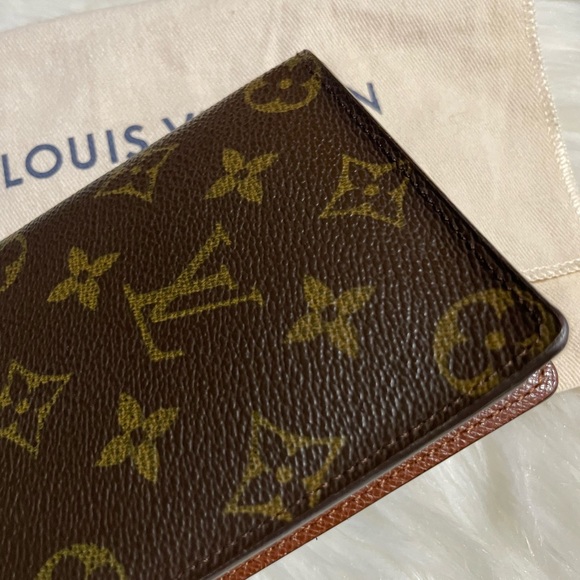 Available ✨
LOUIS VUITTON BRAZZA WALLET MONOGRAM - Picture 2 of 16